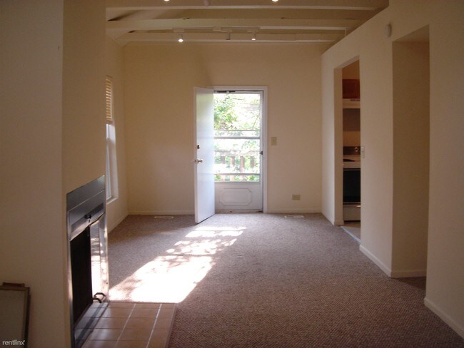 Building Photo - 2 br, 2 bath Apartment - 1500 N Wieland St