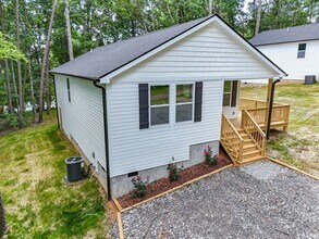 Building Photo - 10 Fairbluff Ln