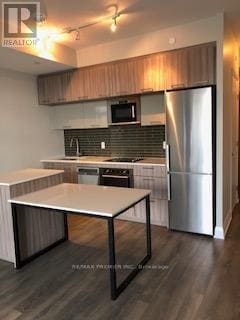 Photo du bâtiment - 4800 Hwy 7