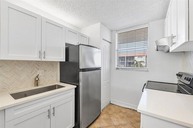 Foto del edificio - 5300 NE 24th Terrace