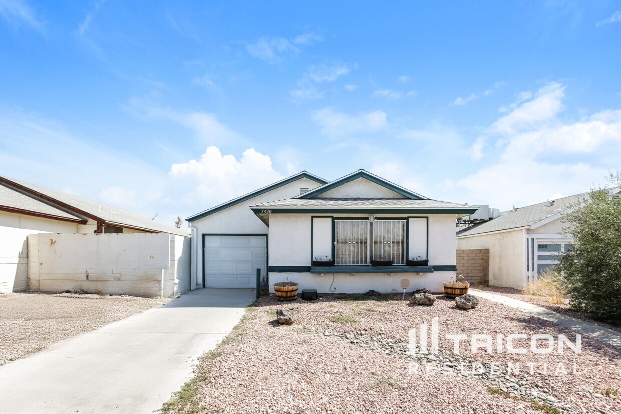 Foto principal - 7320 Topeka Dr