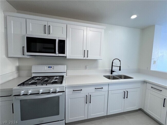 Foto del edificio - 2614 Twin Pines Ave
