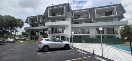 Building Photo - 8000 SW 81st Dr