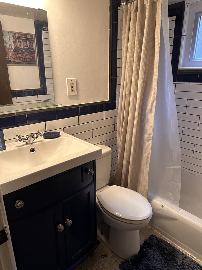 Shared Bath - 8425 Cottonwood Dr