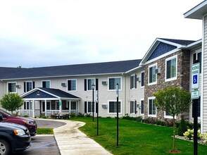 Building Photo - 1401-1501 Crestview Dr
