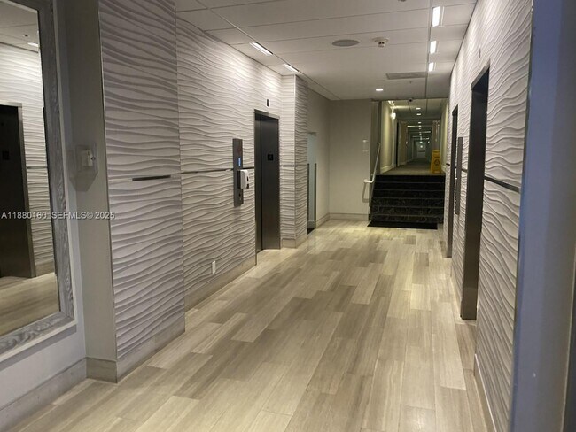 Foto del edificio - 19390 Collins Ave