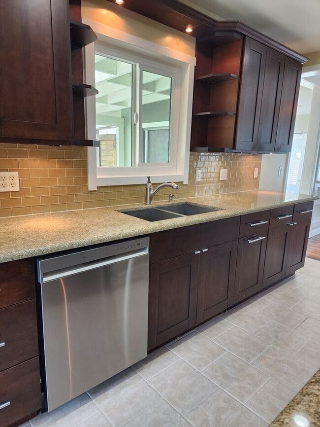 Foto del edificio - ** Stunning Dream 3 BD / 2 BA HOME w/ Doub...