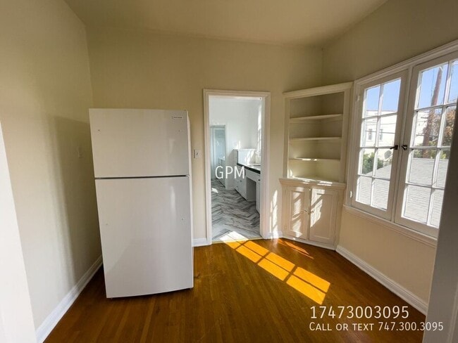 Foto del edificio - 5353 1/2 La Cresta Ct-