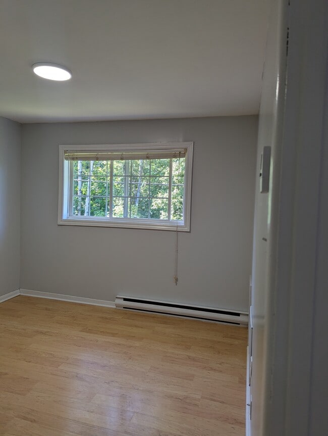 Building Photo - 956 Meadow Ave