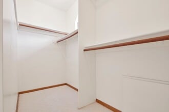Building Photo - 1430 Lovell Ave