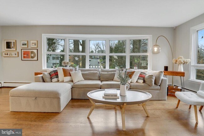 Foto del edificio - 3710 Lorcom Ln