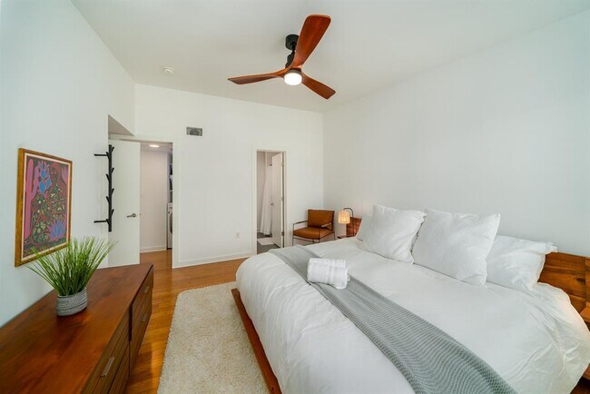 Foto del edificio - 2200 Dickson Dr