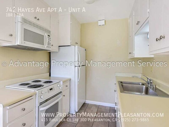 Foto del edificio - Large 1 bed/1 bath, 725 sq. ft off East Ave