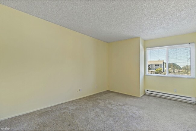 Building Photo - 435 Gateway Dr