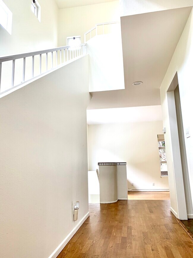 Entrada - 7920 Anise Ave