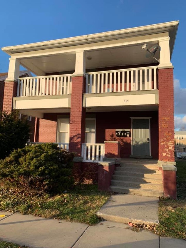 Foto principal - 314 E Taylor St