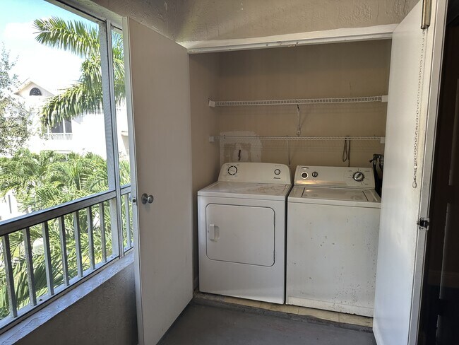 Foto del edificio - 2850 N Oakland Forest Dr