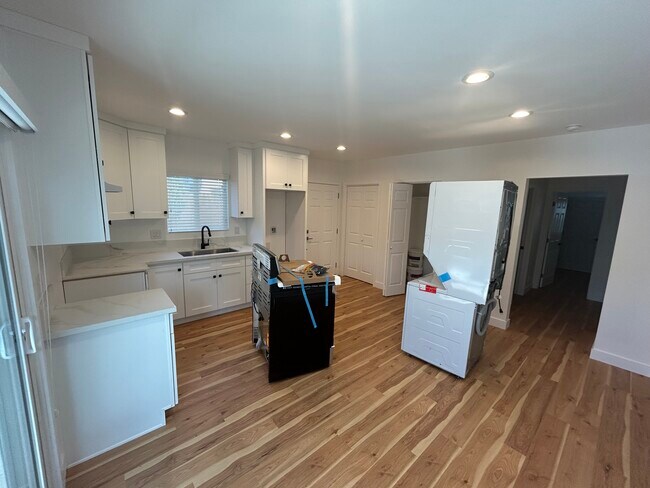 Foto del edificio - 3581 E 54th St
