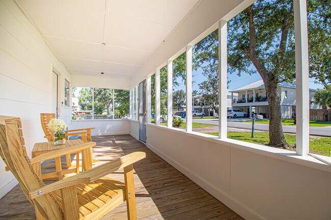 Building Photo - 5289 Bay La Launch Ave