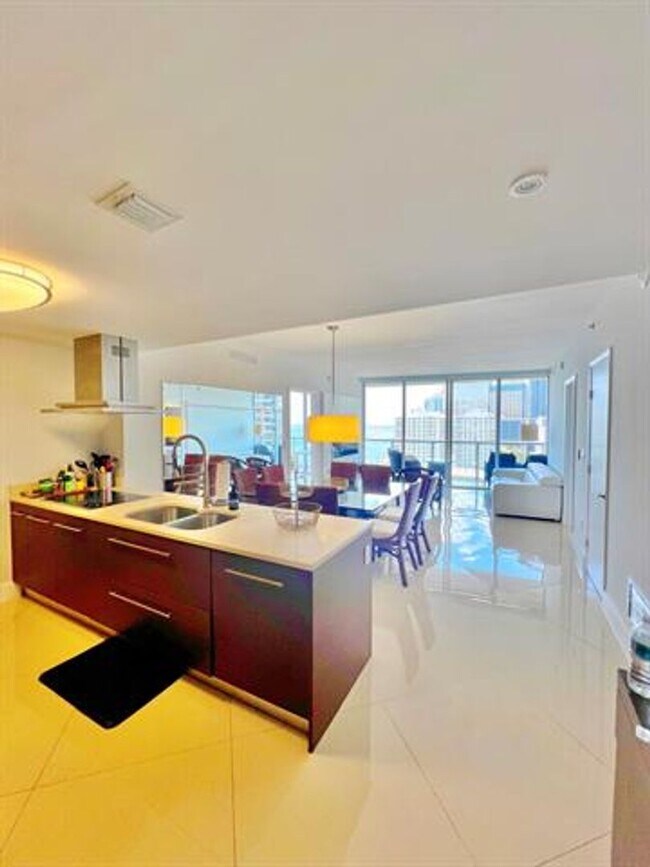Foto del edificio - 495 Brickell Ave