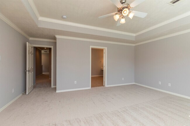 Building Photo - 10126 Holly Chase Dr