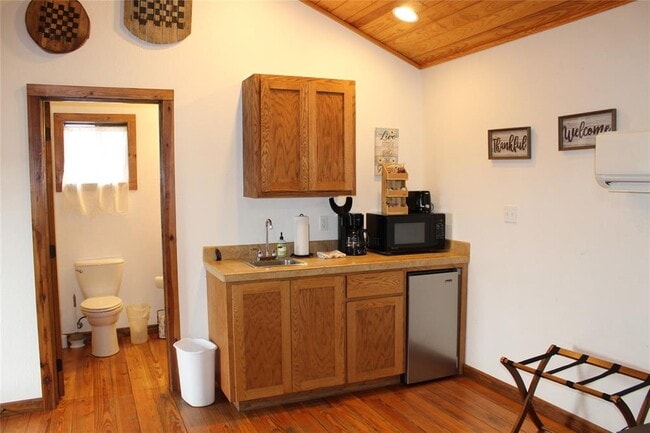 Building Photo - 961 Buttercup Ln