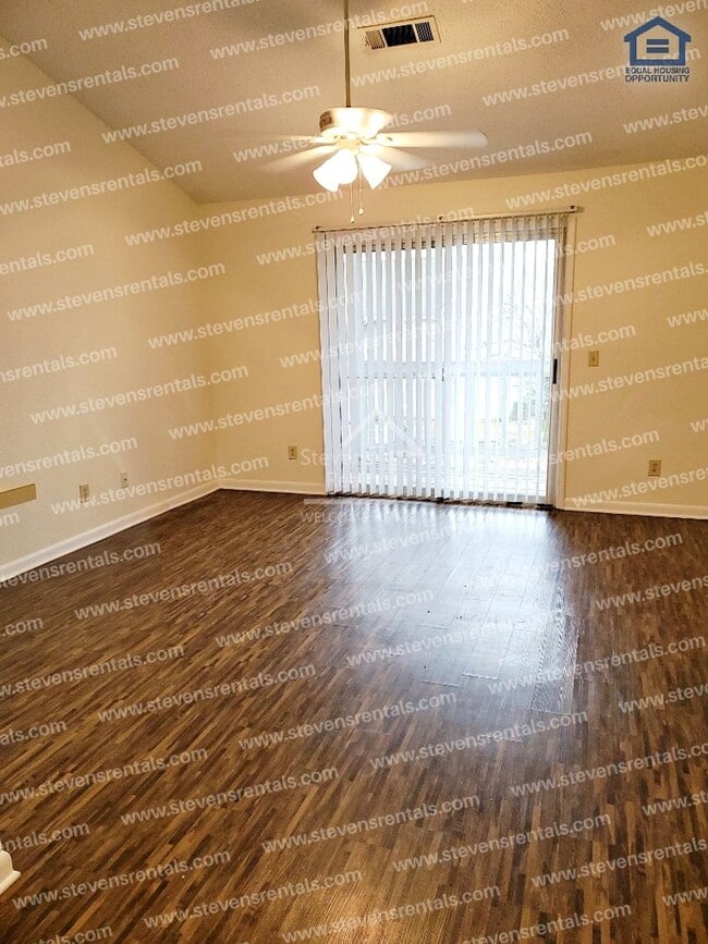 Building Photo - 430 Oriole Dr