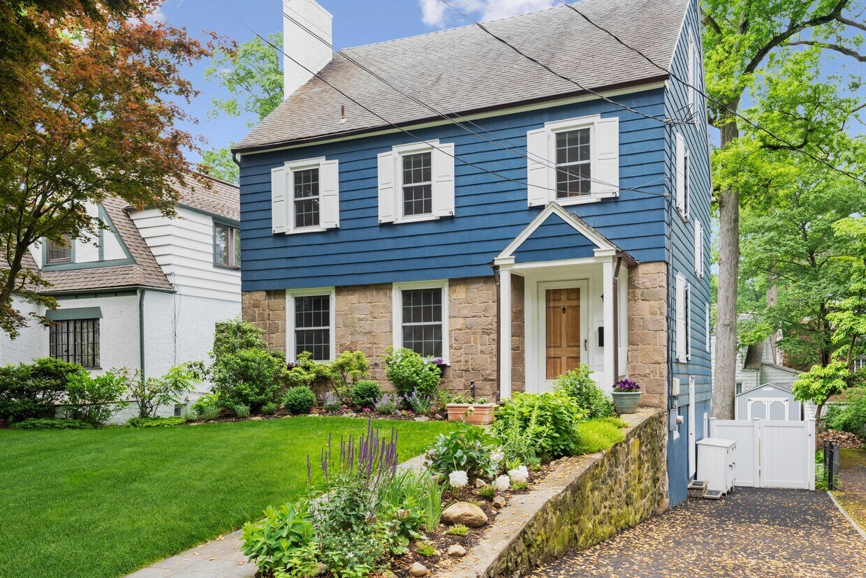 Primary Photo - 15 Woodlawn Ave