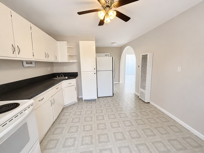 Photo du bâtiment - 1572 N Shore Dr