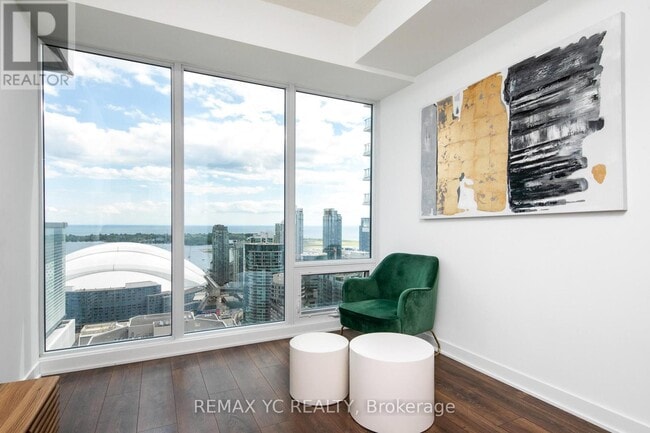 Building Photo - 125 Blue Jays Way