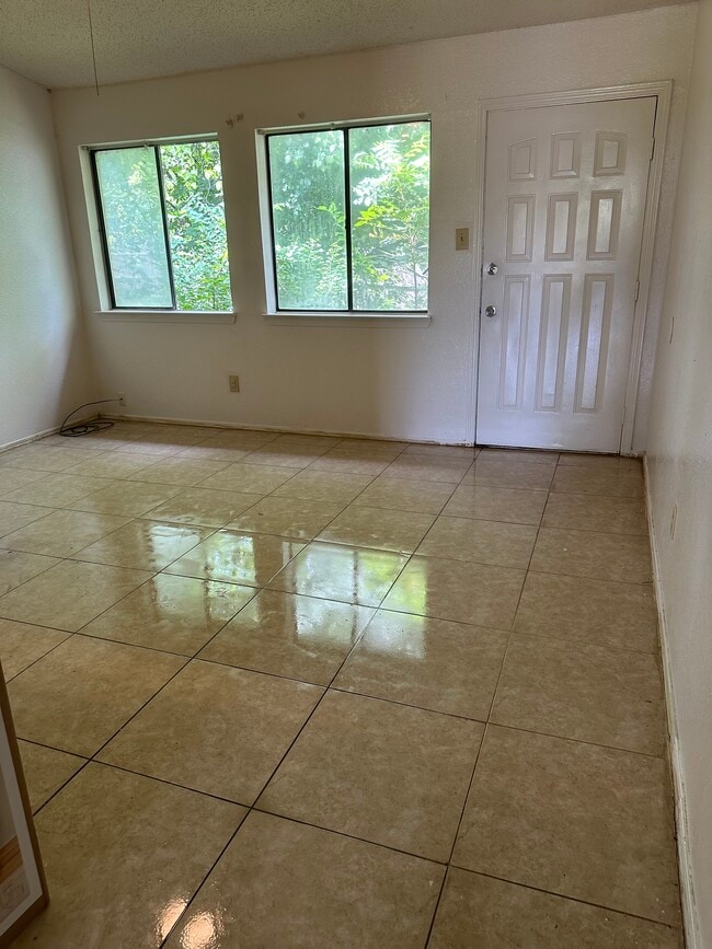 Foto del edificio - 1513 Lavendale Ln