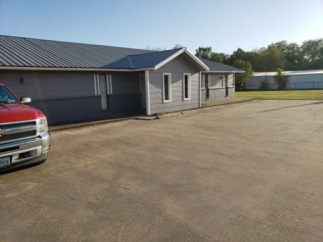 Building Photo - 5570A US-82