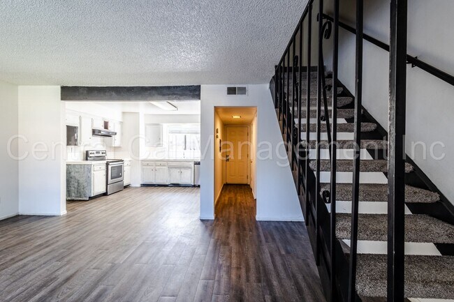 Building Photo - 4301 Parkwood Ct