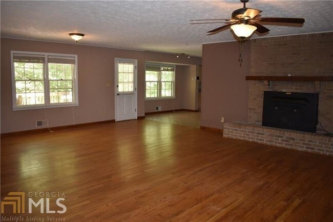 Building Photo - 8975 Tatum Rd