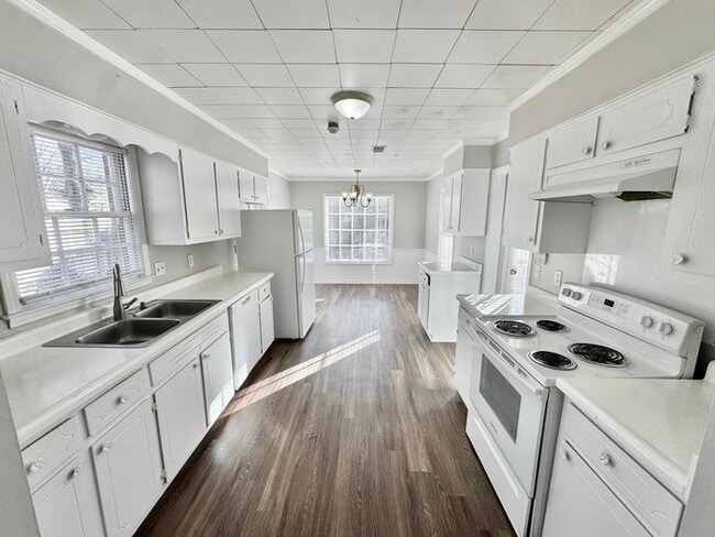 Building Photo - 6843 Amersham Dr