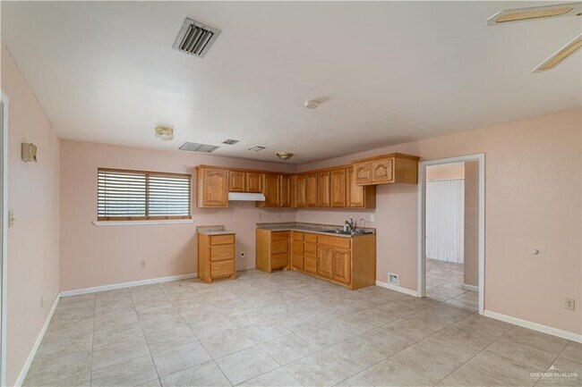 Foto del edificio - 17 Village Square