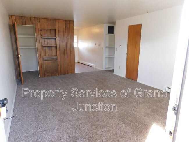 Building Photo - 2860 Elm Cir