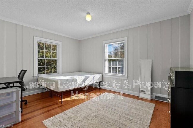 Building Photo - 156 Rosedale Cir