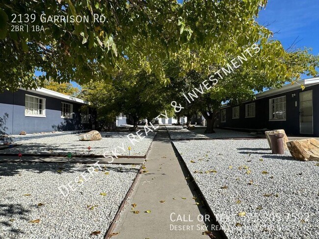 Building Photo - Centrally located 2 bedroom 1 bath apartment