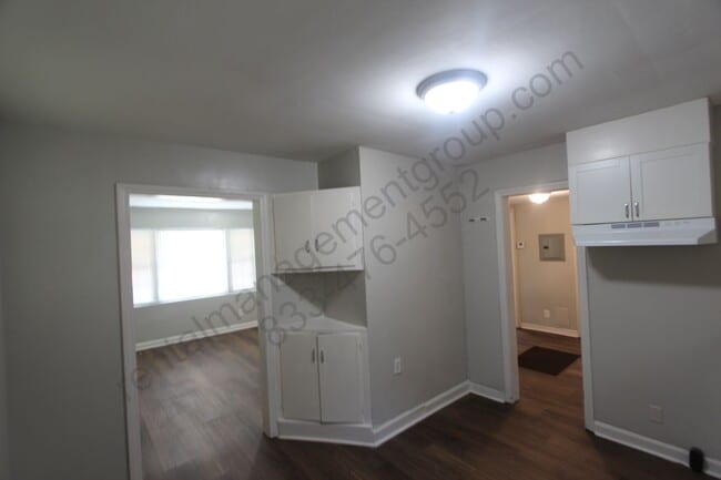 Building Photo - New On The Market with Fresh Updates!!