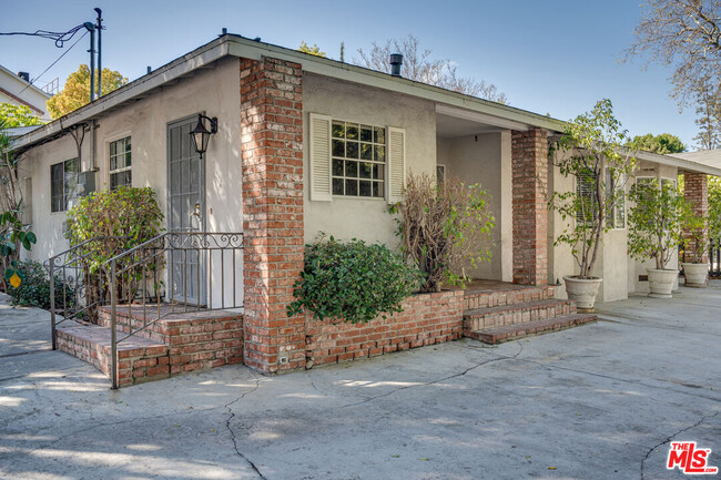 Building Photo - 4833 Alcove Ave