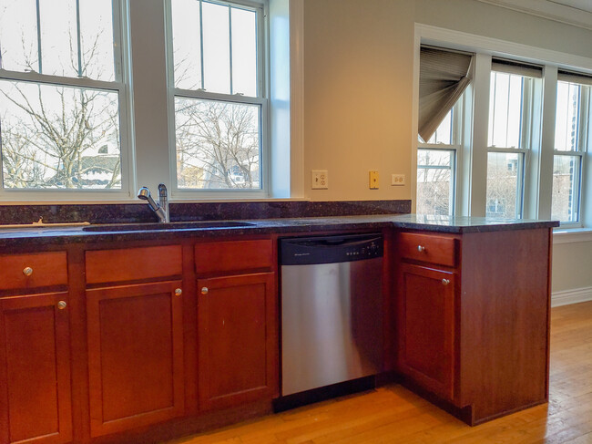 Foto del edificio - 4863 N Hermitage Ave