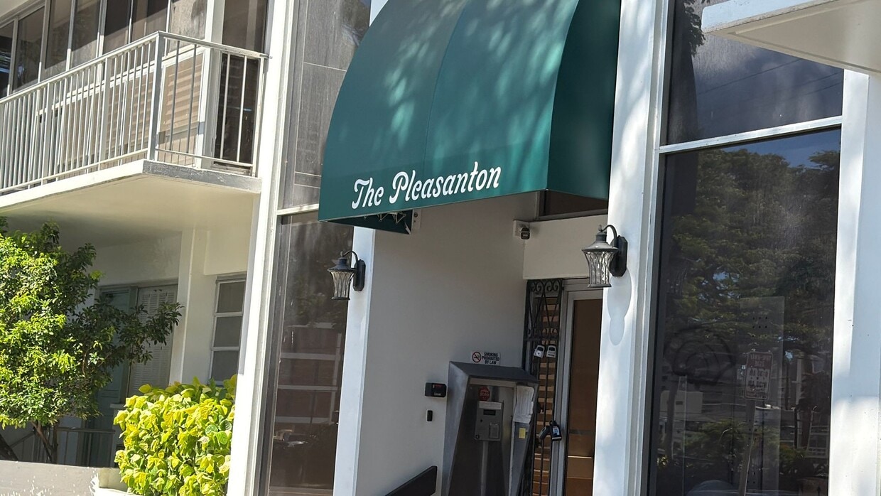 Foto principal - Studio in the Pleasanton - located Right A...