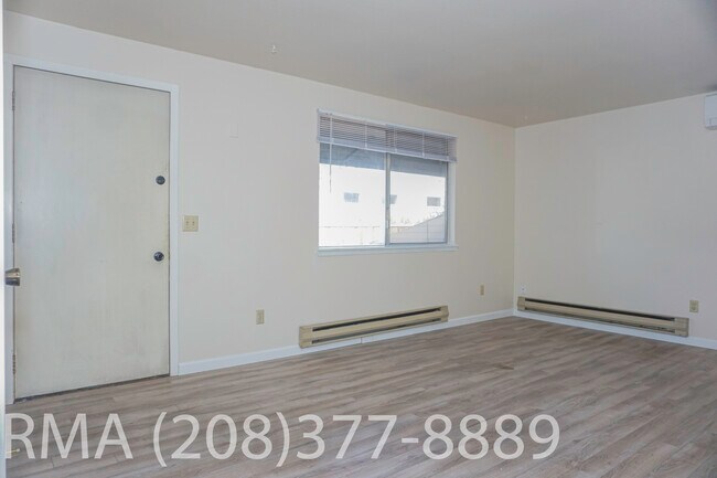 Building Photo - 833 N 28th St