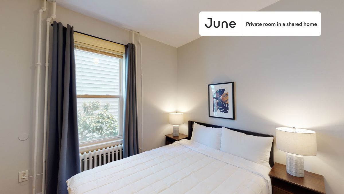 Foto principal - Private bedroom in 4 bed/1 bath Home