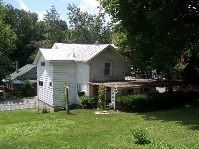 Foto del edificio - 201 E Water St