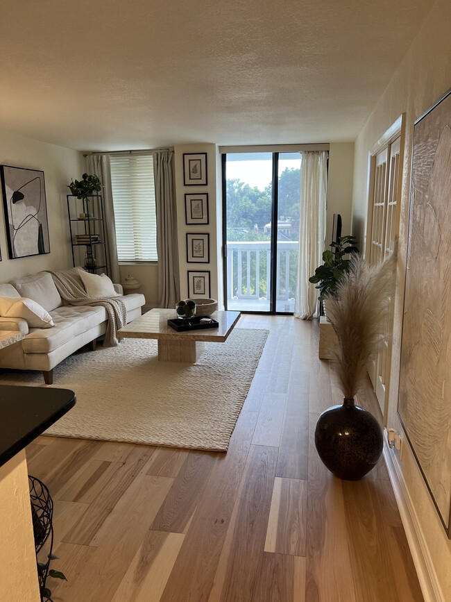 Photo - 400 E Colonial Dr Apartment