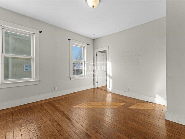 Building Photo - 31 Moore St