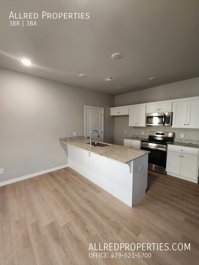 Building Photo - 1608 Casuarina Dr