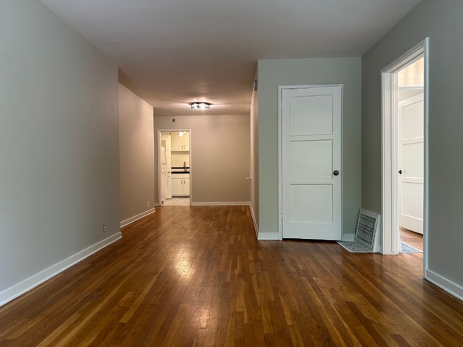 Building Photo - 1858 N Kingsley Dr